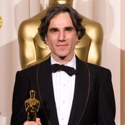 主演男優賞のダニエル・デイ=ルイスが、受賞後ジョージ・クルーニーにキスした理由を語る!