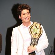 佐藤隆太、28歳の誕生日になぜか「乳首を見ろ」とアピール!