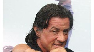 シルヴェスター・スタローンがイギリスのサッカー選手たちにカクテルをご馳走!