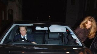 ヒュー・グラント、それって飲酒運転じゃあ…ないの？