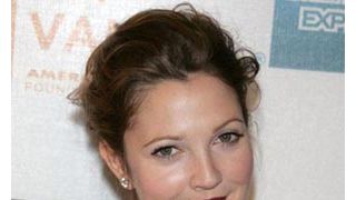 ドリュー・バリモア、アフリカの子どもたちのために100万ドルを寄付