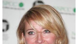 エマ・トンプソン、養子にした息子が「イギリスの大学は退屈」