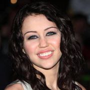 「シークレット・アイドル」のマイリー・サイラス、本名を改名