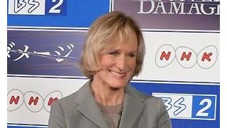 グレン・クローズ17年ぶり来日、写真撮影は右側オンリーで!?