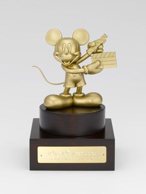 その価値1000万円！黄金のミッキーマウス像のお披露巡業決定！