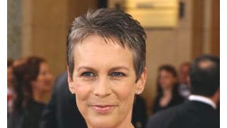 ストラップレスを上半身ヌードと宣伝した雑誌に激怒!ジェイミー・リー・カーティス