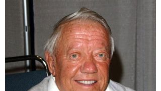 「スター・ウォーズ」R2-D2のケニー・ベーカー、飛行機で体調を崩し入院