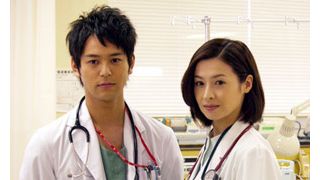 衝撃！妻夫木聡と檀れい、血まみれ150人に囲まれた病院で真剣勝負！