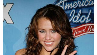 「ハンナ・モンタナ」のマイリー・サイラス、15歳で年収約18億円
