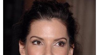 サンドラ・ブロック、酔っ払い運転の車が突っ込み正面衝突事故