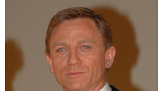 「007」撮影中にジェームズ・ボンドの車がイタリアの湖へと転落