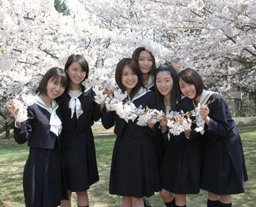 桜、制服、美少女、三拍子そろって福田沙紀らが桜の園で青春満開！