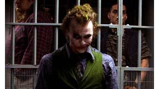 ヒース・レジャーのジョーカー人形に長蛇の列で即完売!