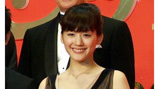 綾瀬はるかはオヤジキラー!? 三谷監督も思わず特別扱いに…!