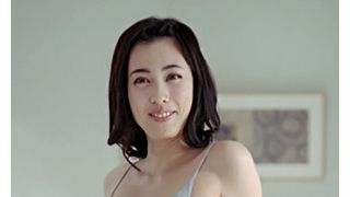 吹石一恵、ヌード続きの仕事?セクシーな裸体をユニクロ新CMで披露
