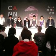 四川へ一分間の黙とう…四川の労働者を描いた映画上映