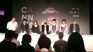 四川へ一分間の黙とう…四川の労働者を描いた映画上映