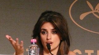 ペネロペが会見でブチギレ！超不機嫌に記者凍りつく！