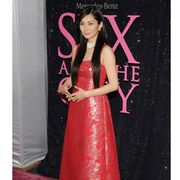 伊東美咲『セックス・アンド・ザ・シティ』NYプレミアに真っ赤な艶やかドレスで登場!