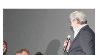 ハリソン・フォード、6千人の前で神様ルーカスに跪いてワイロ