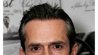 ルパート・エヴェレット、兵士に対する軽薄発言で謝罪