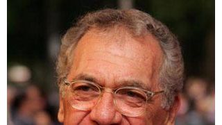 オスカー受賞監督の故シドニー・ポラックの告別式に親族と友人らが出席
