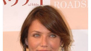 キャメロン・ディアス、新恋人と熱～いキス