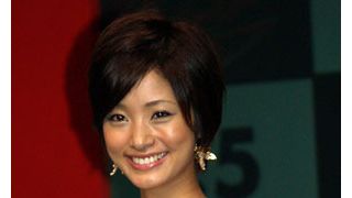上戸彩「キスシーンをここで演じて」との記者のお願いに困惑！エミールの助け船にホッ…
