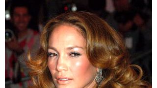 ジェニファー・ロペスの飼い犬が、噛み付いた女性に訴えられる