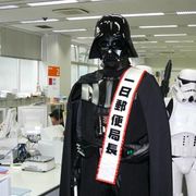 ダース・ベイダーが30年目の日本侵略開始! まずは1日郵便局長に!!