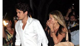 ジェニファー・アニストン、愛する彼を激写しまくり！