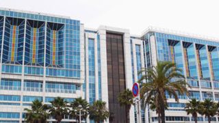 アンジェリーナが入院先の病院の窓越しに?病院側は写真はニセモノと断言