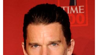 イーサン・ホーク、妊娠中の元子守の恋人と結婚？