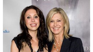 オリビア・ニュートン・ジョン、再婚 ペルーとアメリカで2回も挙式