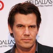 オリヴァー・ストーンの新作を撮影中のジョシュ・ブローリンとジェフリー・ライト、ケンカで逮捕