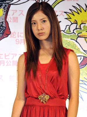 衝撃作 蛇にピアス が完成 19歳の吉高由里子に小栗 唐沢 藤原竜也も出演する豪華さ シネマトゥデイ