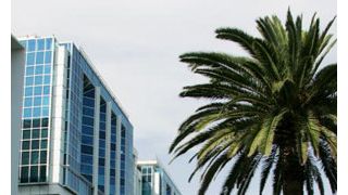 アンジェリーナ・ジョリー、双子を連れて退院!病院の裏口から秘かに?