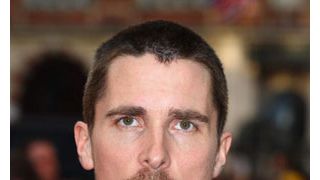 クリスチャン・ベイル逮捕!母と姉に暴力!『ダークナイト』プレミア後に自首