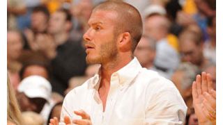 ベッカム、ズボンからシャツを半出ししてないと気持ち悪い?