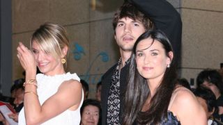 キャメロン35歳独身…45歳既婚デミ・ムーアの艶やかボディーに完敗？