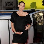 出産間近のミニー・ドライヴァー、子どもの父親よりも愛犬!