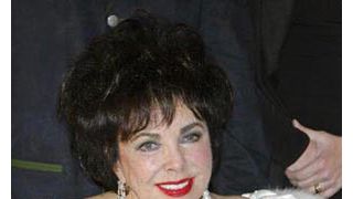 エリザベス・テイラー退院 自宅で療養中