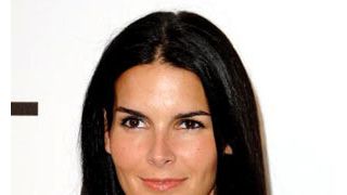 妊娠を否定したばかりのアンジー・ハーモン、一転して3人目の妊娠を発表