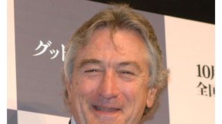 ロバート・デ・ニーロとケイト・ベッキンセール、親たちに功労賞を授与