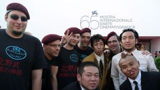 北野武ファンクラブのメンバー集結！集団でベレー帽に武もご満悦