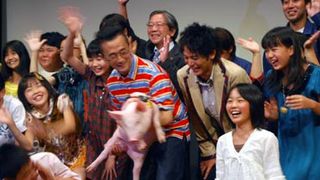 子ブタが大暴れ！妻夫木は「僕が抱くとおしっこする…」とボヤく