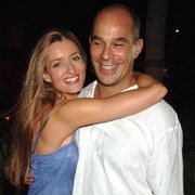 夫が急死したナターシャ・マケルホーン、出産日間近…でも笑顔はなし