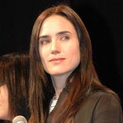 ポール・ベタニーとジェニファー・コネリー夫妻、進化論で知られるダーウィン夫婦を演じる