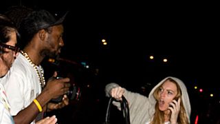 警察も出動！リンジー・ローハン、パパラッチの顔をグーで殴る?