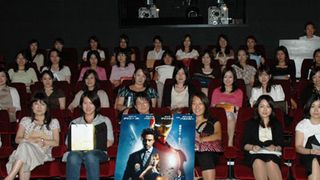 美人秘書、50人の試写会!一線を超えてしまいそう…75パーセントが世界最強のCEO支えたい!